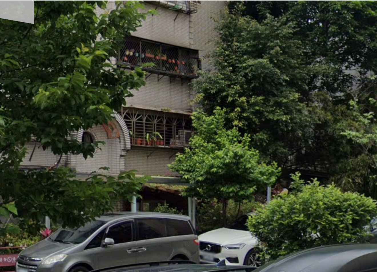 大庭院30坪【一樓】文德路22巷27弄24號1樓 法拍屋照片