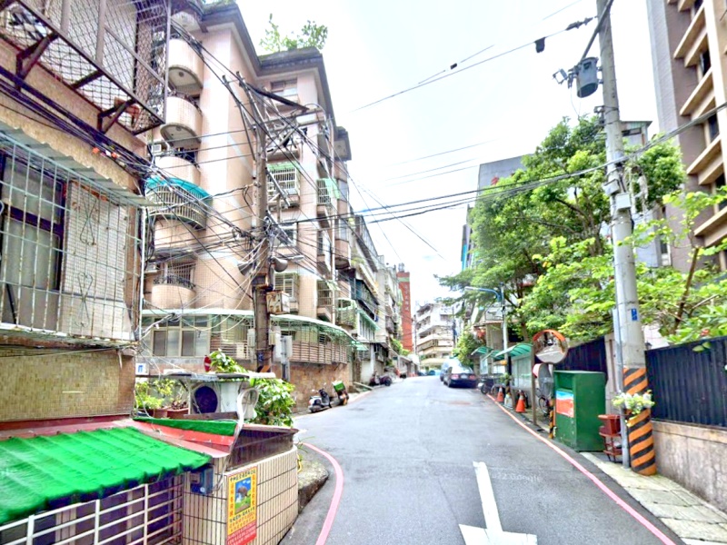 南勢角站【陽光一樓】景新街496巷17號地下1層 法拍屋照片1