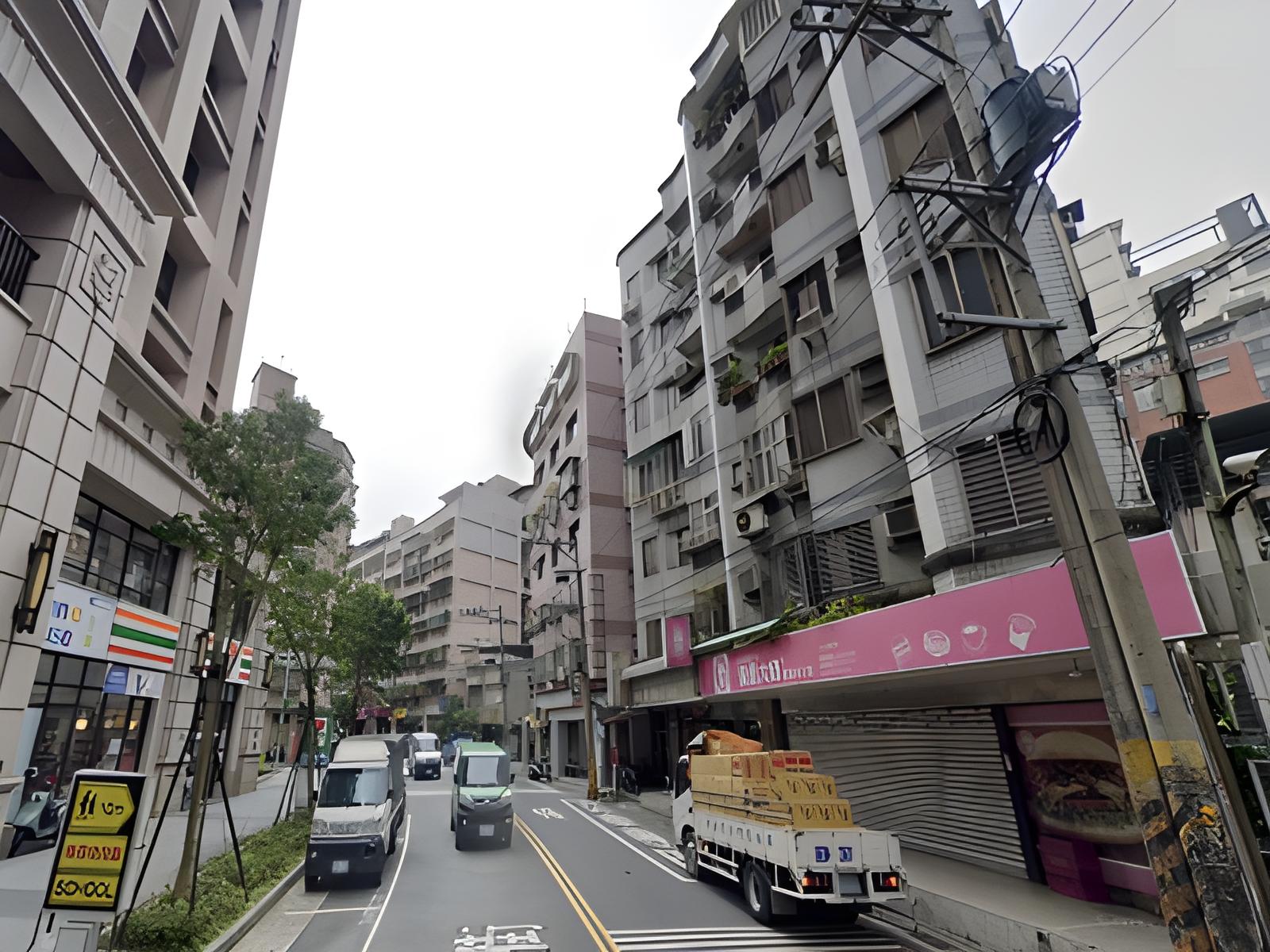 金龍國小【明湖培園】明峰街8號4樓 法拍屋照片2